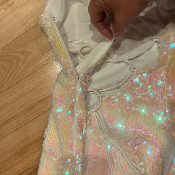 Superdown Tamia Lace-Up dress in Opal Iridescent. Size Small. - Picture 4 of 4